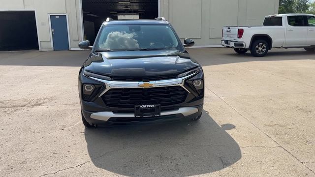 Used 2025 Chevrolet TrailBlazer LT FWD image 3