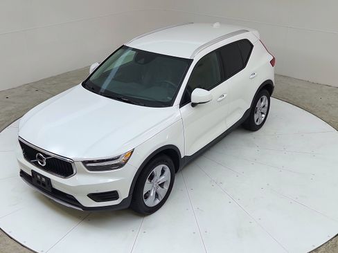 Used 2020 Volvo XC40 T4 Momentum FWD image 14