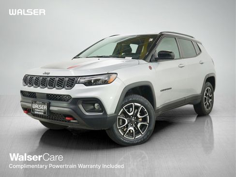 Used 2025 Jeep Compass Trailhawk AWD/4WD image 1