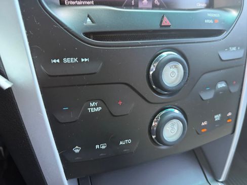 Used 2013 Ford Explorer XLT FWD image 17