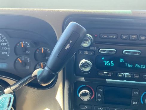 Used 2004 Chevrolet Silverado 2500 LT RWD image 15