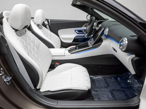 Used 2025 Mercedes-Benz SL 63 AMG 4MATIC image 16