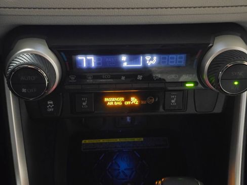 Used 2019 Toyota RAV4 Limited AWD/4WD image 31