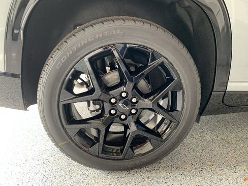 New 2026 Chevrolet Traverse RS w/ LPO, Floor Liner Package FWD image 38