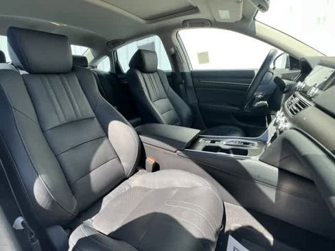 Used 2018 Honda Accord Touring image 22