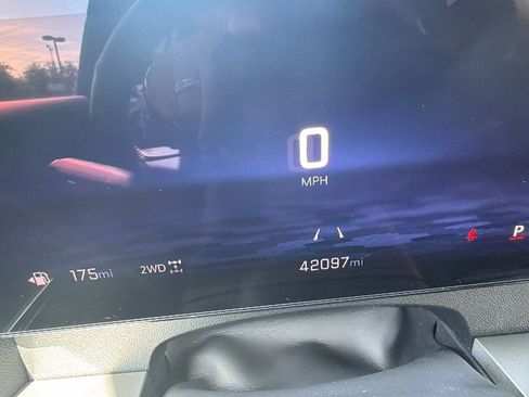 Used 2025 Chevrolet Traverse LT AWD/4WD image 9