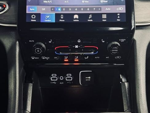 Certified 2025 Jeep Grand Cherokee Limited image 30