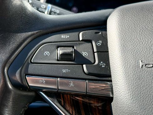 Used 2023 Cadillac Escalade Premium Luxury image 26