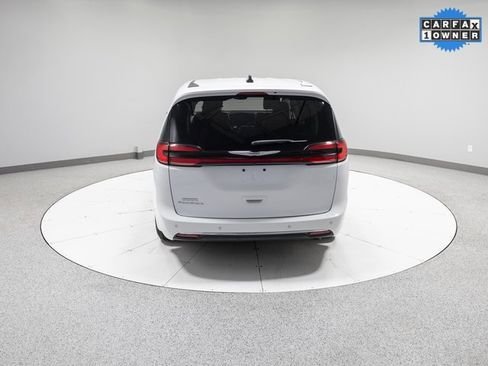 Used 2023 Chrysler Pacifica Touring-L image 30