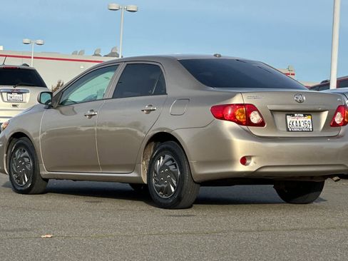 Used 2010 Toyota Corolla LE image 7
