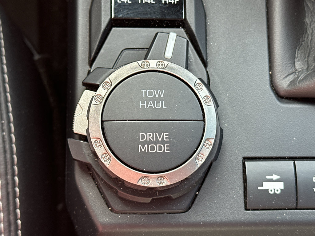 Used 2025 Toyota 4Runner Limited w/ Tow Technology Package AWD/4WD image 24