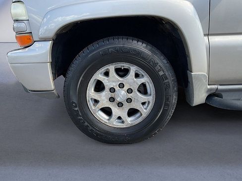 Used 2005 Chevrolet Suburban Z71 w/ Preferred Equipment Group AWD/4WD image 15