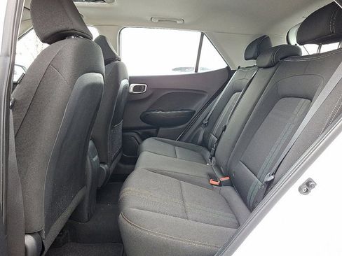 Used 2022 Hyundai Venue SEL image 9