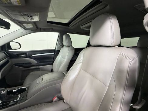 Used 2017 Toyota Highlander XLE FWD image 15