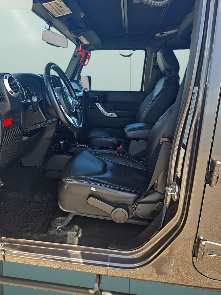 Used 2016 Jeep Wrangler Unlimited Rubicon AWD/4WD image 10