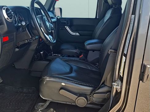 Used 2016 Jeep Wrangler Unlimited Rubicon AWD/4WD image 10