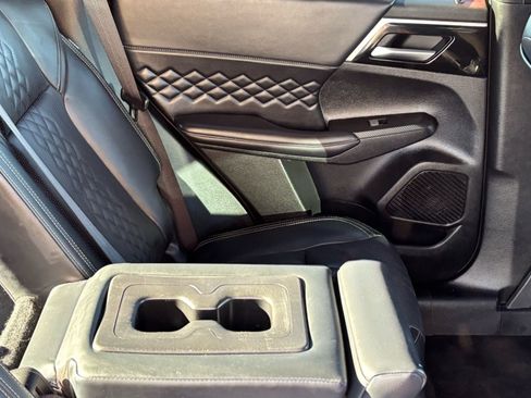 Used 2024 Mitsubishi Outlander SEL image 14