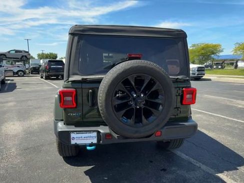 Used 2023 Jeep Wrangler Unlimited Sahara w/ Cold Weather Group AWD/4WD image 7