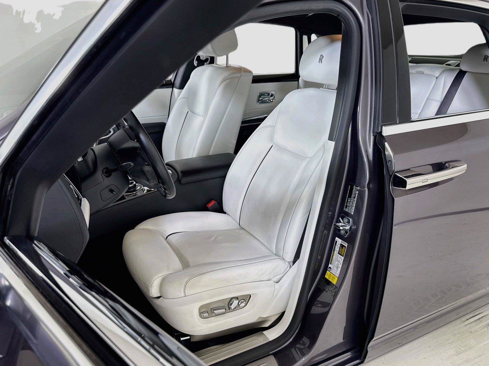 Used 2019 Rolls-Royce Ghost RWD image 13