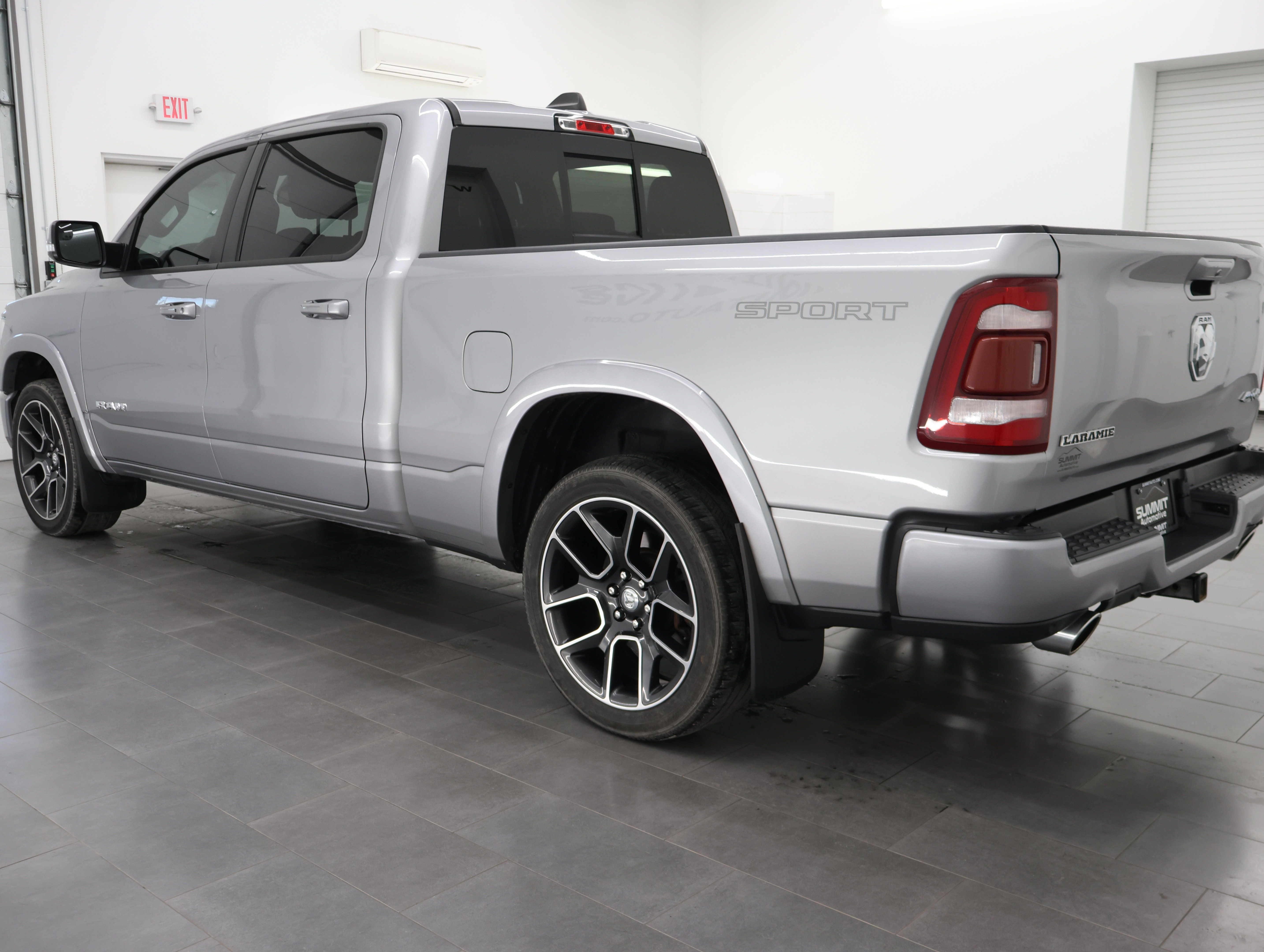 Used 2020 RAM 1500 Laramie AWD/4WD image 6