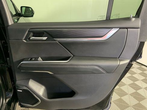 Used 2025 GMC Acadia Elevation image 24