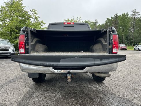 Used 2017 RAM 1500 Classic SLT AWD/4WD image 11