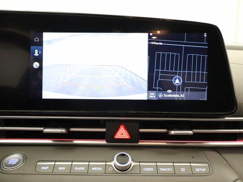 Used 2024 Hyundai Elantra SEL FWD image 11