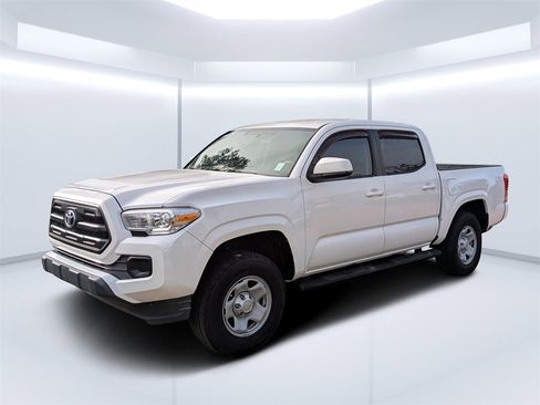Used 2017 Toyota Tacoma SR image 7
