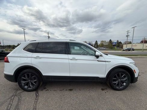 Used 2022 Volkswagen Tiguan SE AWD/4WD image 4