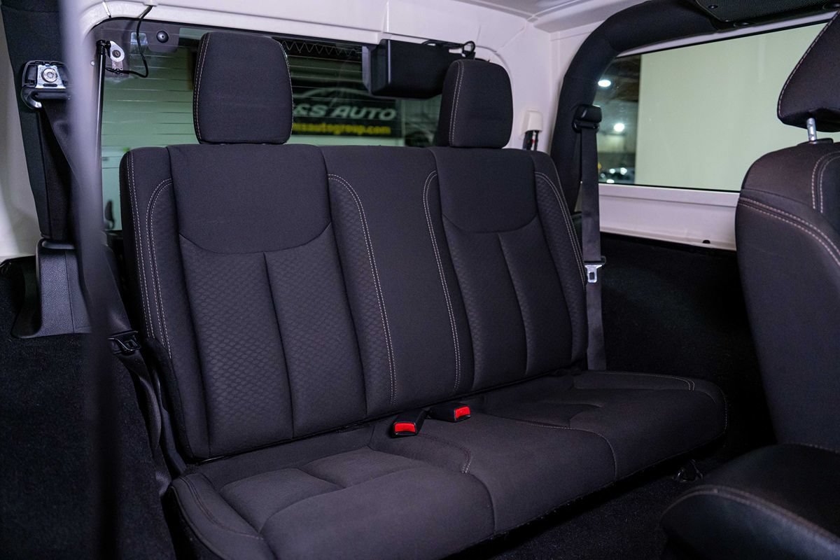 Used 2018 Jeep Wrangler Sport AWD/4WD image 14