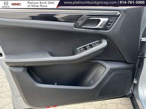 Used 2023 Porsche Macan image 17