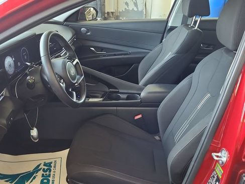 Used 2025 Hyundai Elantra SEL FWD image 4