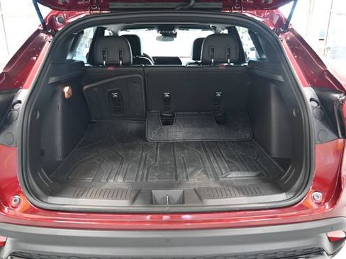 Used 2025 Chevrolet Trax RS FWD image 27