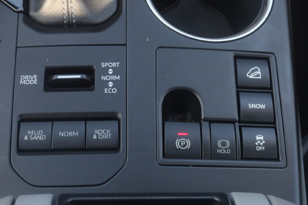 Used 2023 Toyota Highlander XLE AWD/4WD image 17