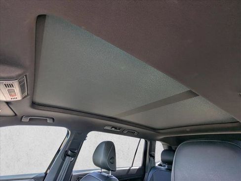 Used 2023 Volkswagen Tiguan SE R-Line image 15