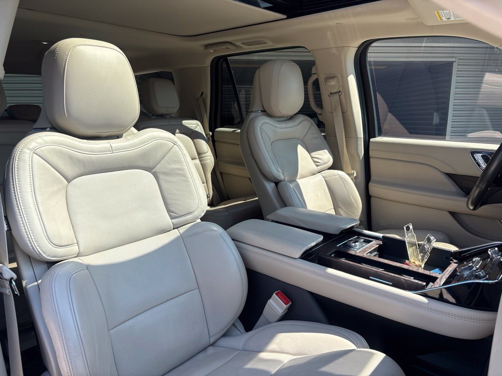 Used 2021 Lincoln Navigator Reserve w/ Luxury Package RWD image 21