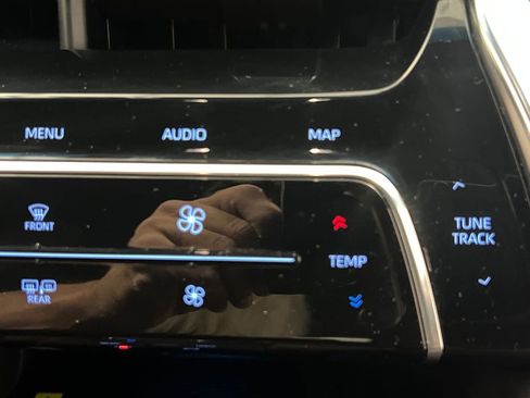 Used 2022 Toyota Venza Limited AWD/4WD image 49