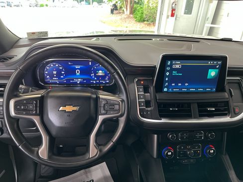 Used 2024 Chevrolet Suburban LT w/ Luxury Package RWD image 19