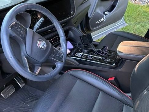 Used 2022 Buick Envision Essence w/ Technology Package I FWD image 3