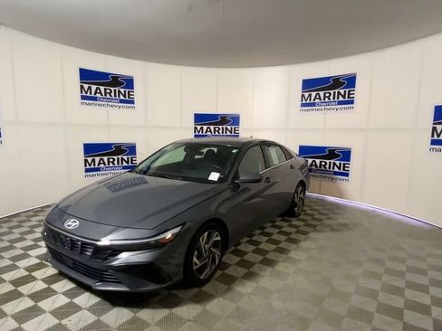 Used 2025 Hyundai Elantra SEL FWD image 6