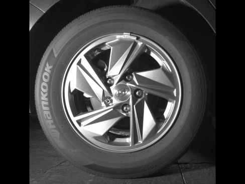 Used 2024 Hyundai Elantra SE FWD image 12