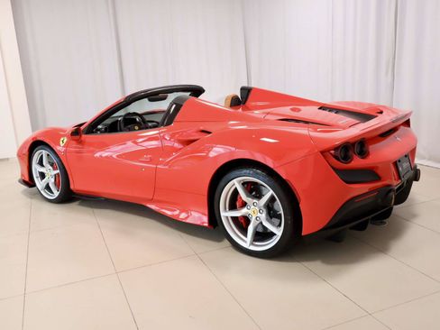 Used 2022 Ferrari F8 Tributo RWD image 3
