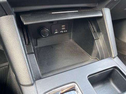 Used 2019 Subaru Outback 2.5i Touring image 18