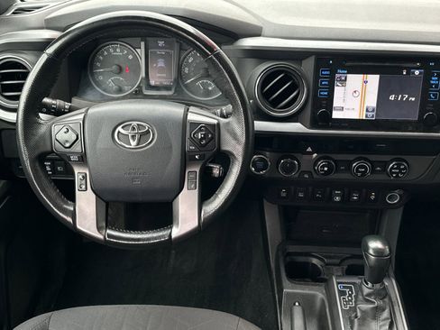 Used 2018 Toyota Tacoma TRD Sport w/ Technology Package image 13