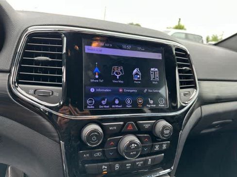 Used 2019 Jeep Grand Cherokee Altitude AWD/4WD image 10