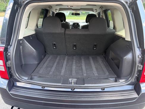 Used 2014 Jeep Patriot Latitude w/ All Weather Capability Group AWD/4WD image 23