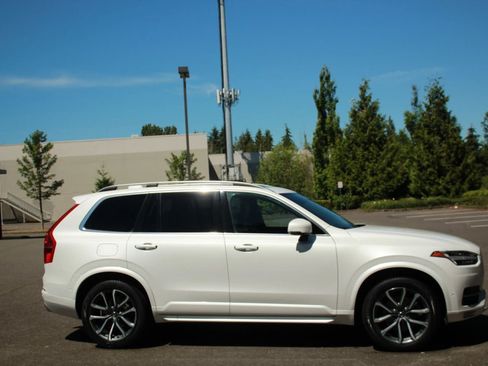 Used 2018 Volvo XC90 T6 Momentum w/ Convenience Package AWD/4WD image 8