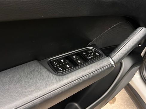 Used 2023 Porsche Cayenne AWD/4WD image 11