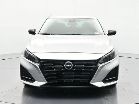 Used 2025 Nissan Altima 2.5 SV image 2