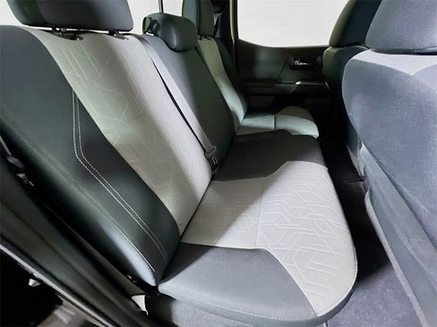 Certified 2022 Toyota Tacoma TRD Off-Road image 24